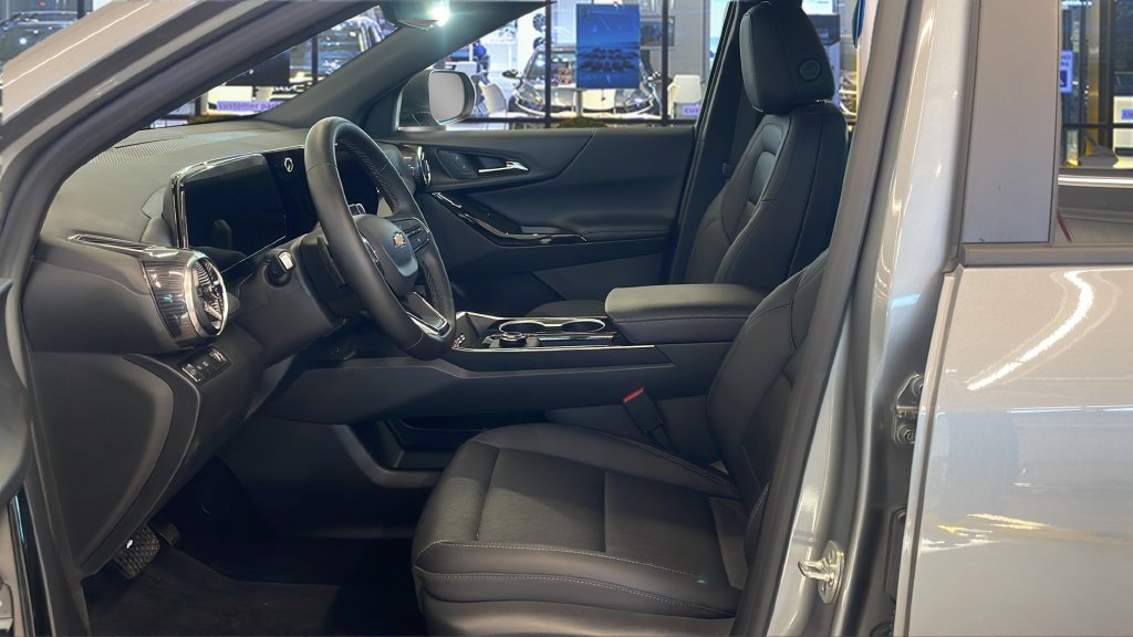 Used 2026 Chevrolet Equinox LT w/ Convenience Package II FWD image 15