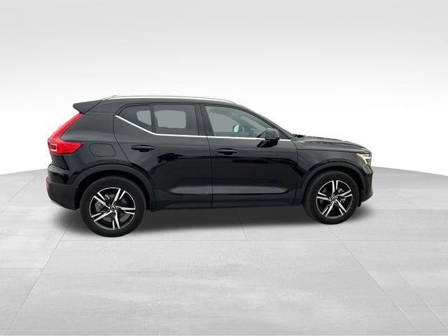 Used 2024 Volvo XC40 B5 Core image 6