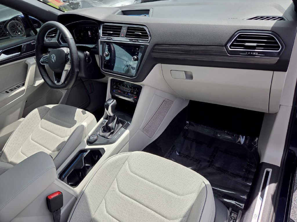 Used 2024 Volkswagen Tiguan SEL R-Line AWD/4WD image 18