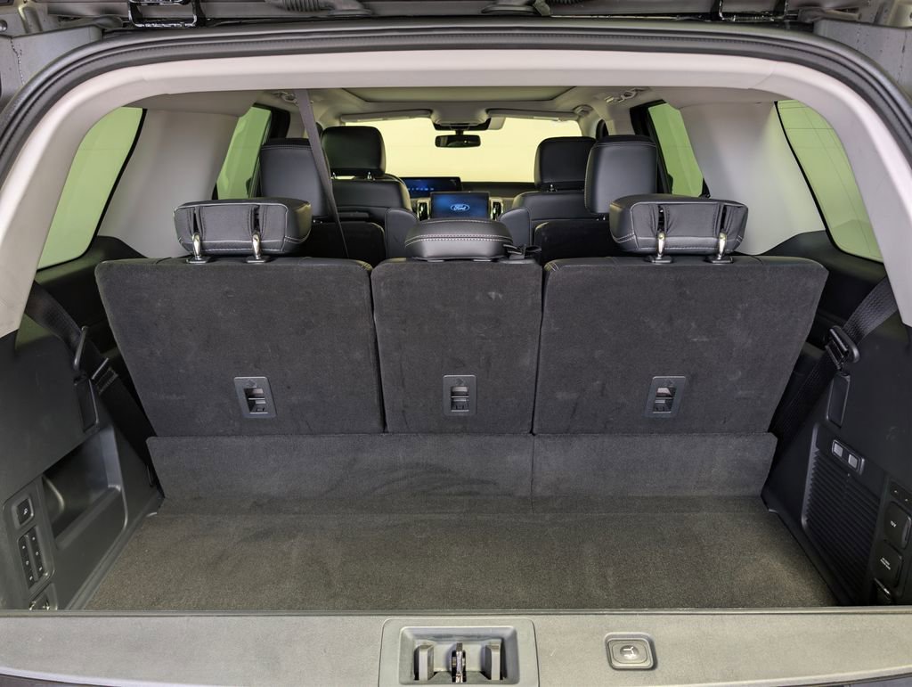 Certified 2025 Ford Expedition Platinum AWD/4WD image 7