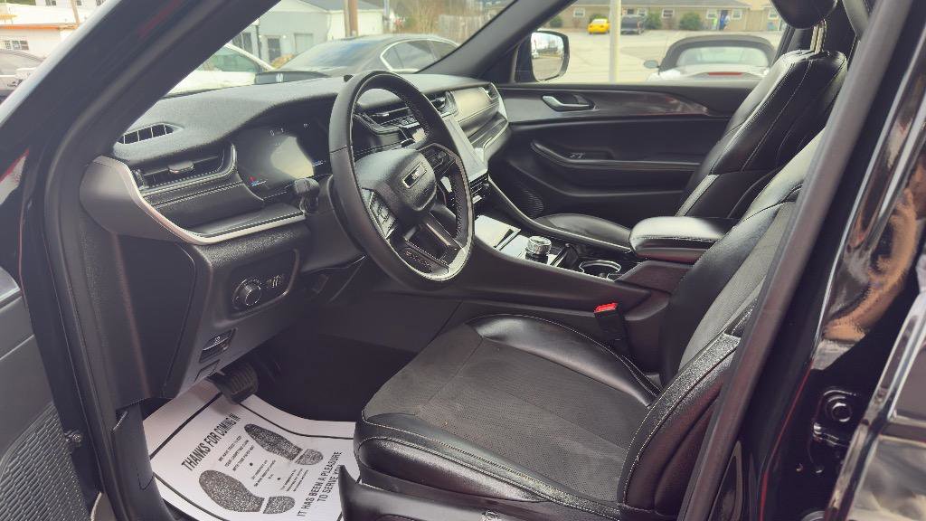 Used 2023 Jeep Grand Cherokee Altitude image 10