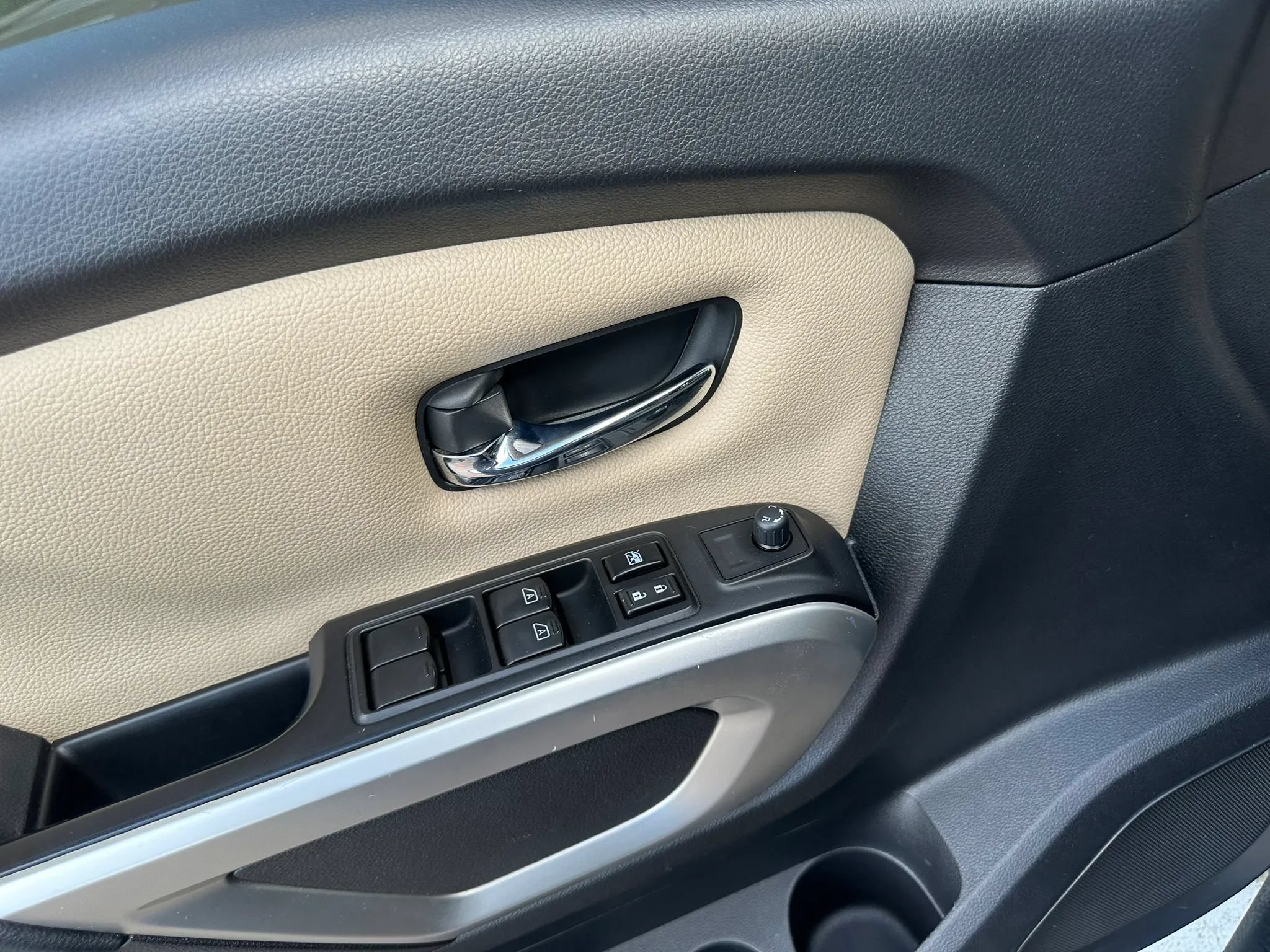 Used 2017 Nissan Titan SV AWD/4WD image 31