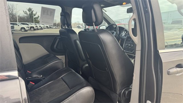 Used 2019 Dodge Grand Caravan SXT image 12