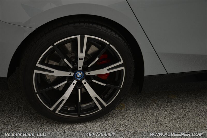 Used 2025 BMW 550e xDrive w/ Premium Package AWD/4WD image 48