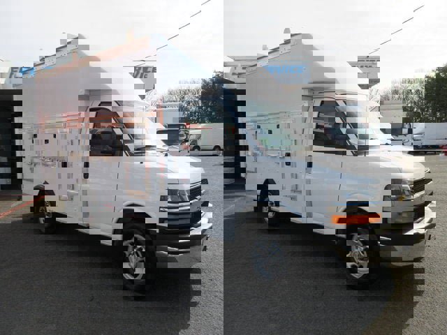 Used 2017 Chevrolet Express 3500 image 2