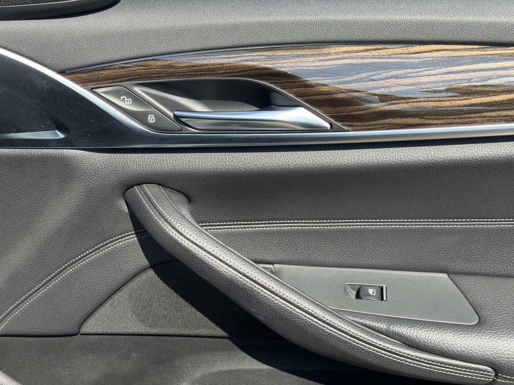 Used 2018 BMW 530e RWD image 15