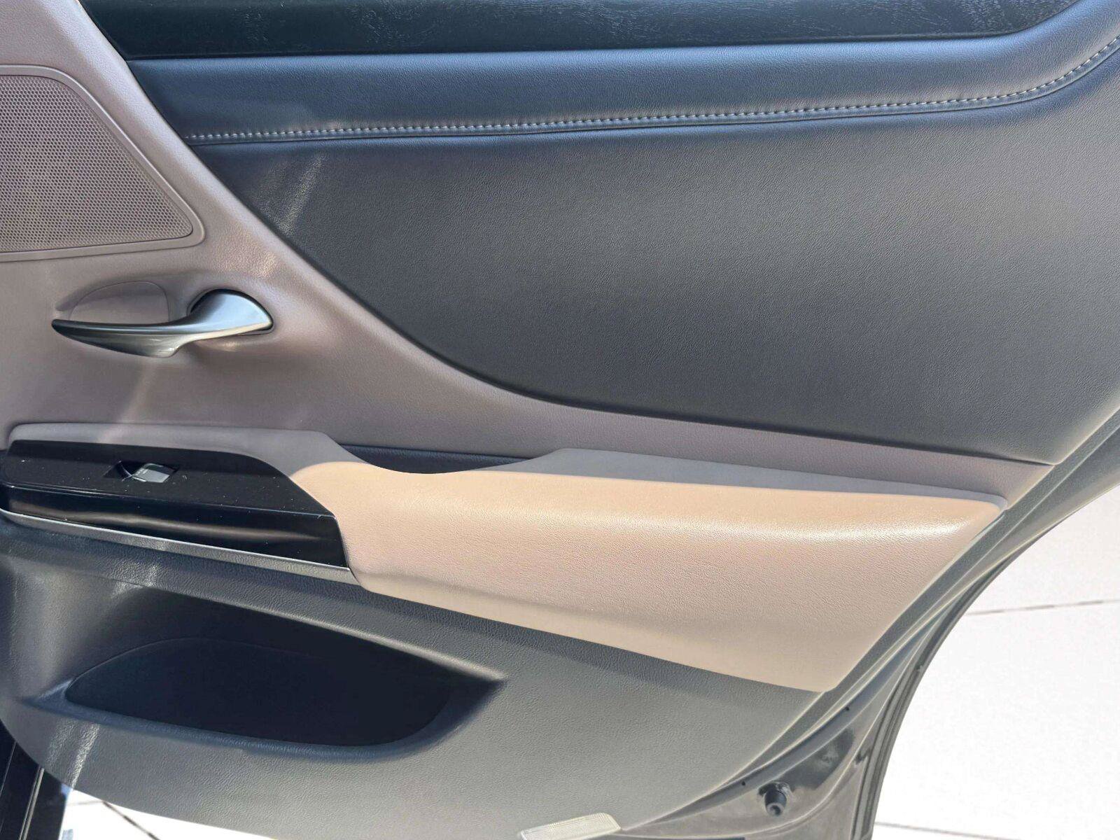Used 2024 Lexus ES 350 w/ Premium Package FWD image 43