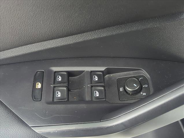 Used 2019 Volkswagen Jetta SEL w/ Cold Weather Package FWD image 8