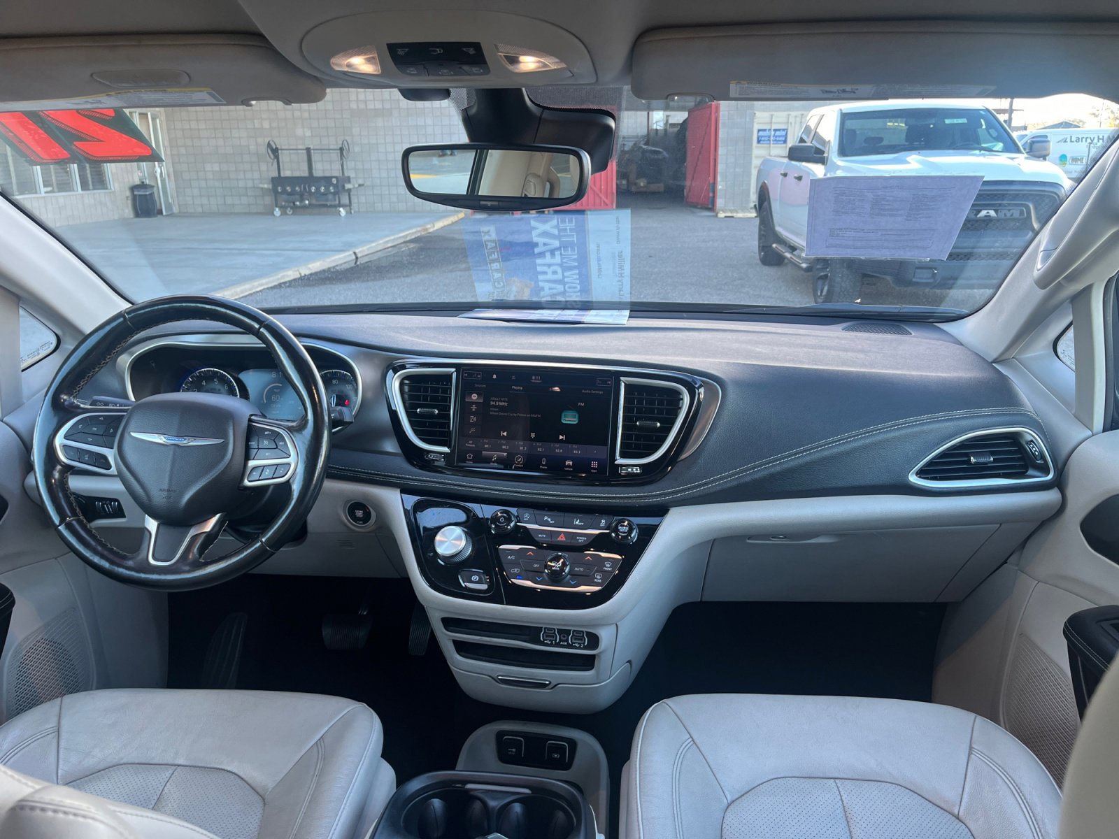 Used 2021 Chrysler Pacifica Touring-L image 20