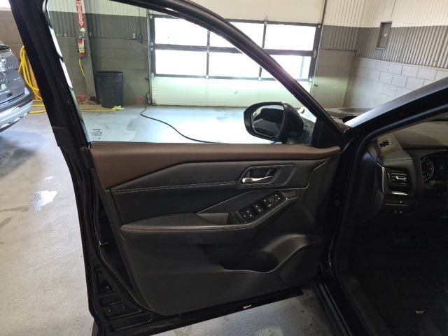 Certified 2023 Nissan Rogue SV w/ SV Premium B Package AWD/4WD image 10