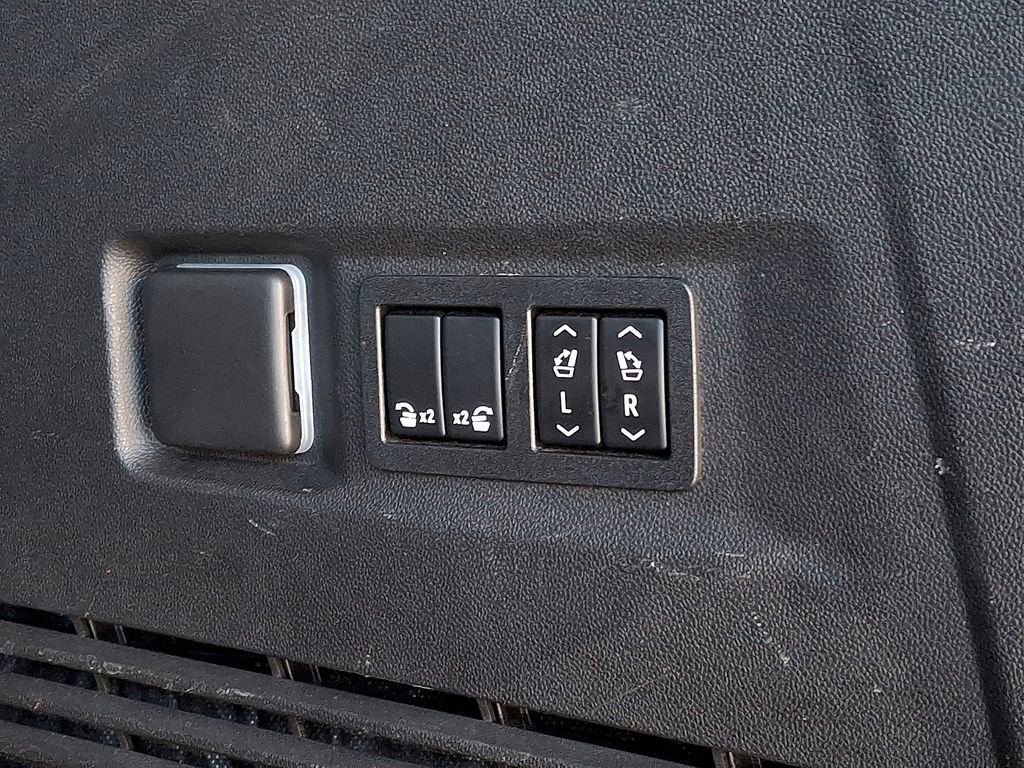 Used 2022 Chevrolet Tahoe RST w/ Sport Performance Package image 31