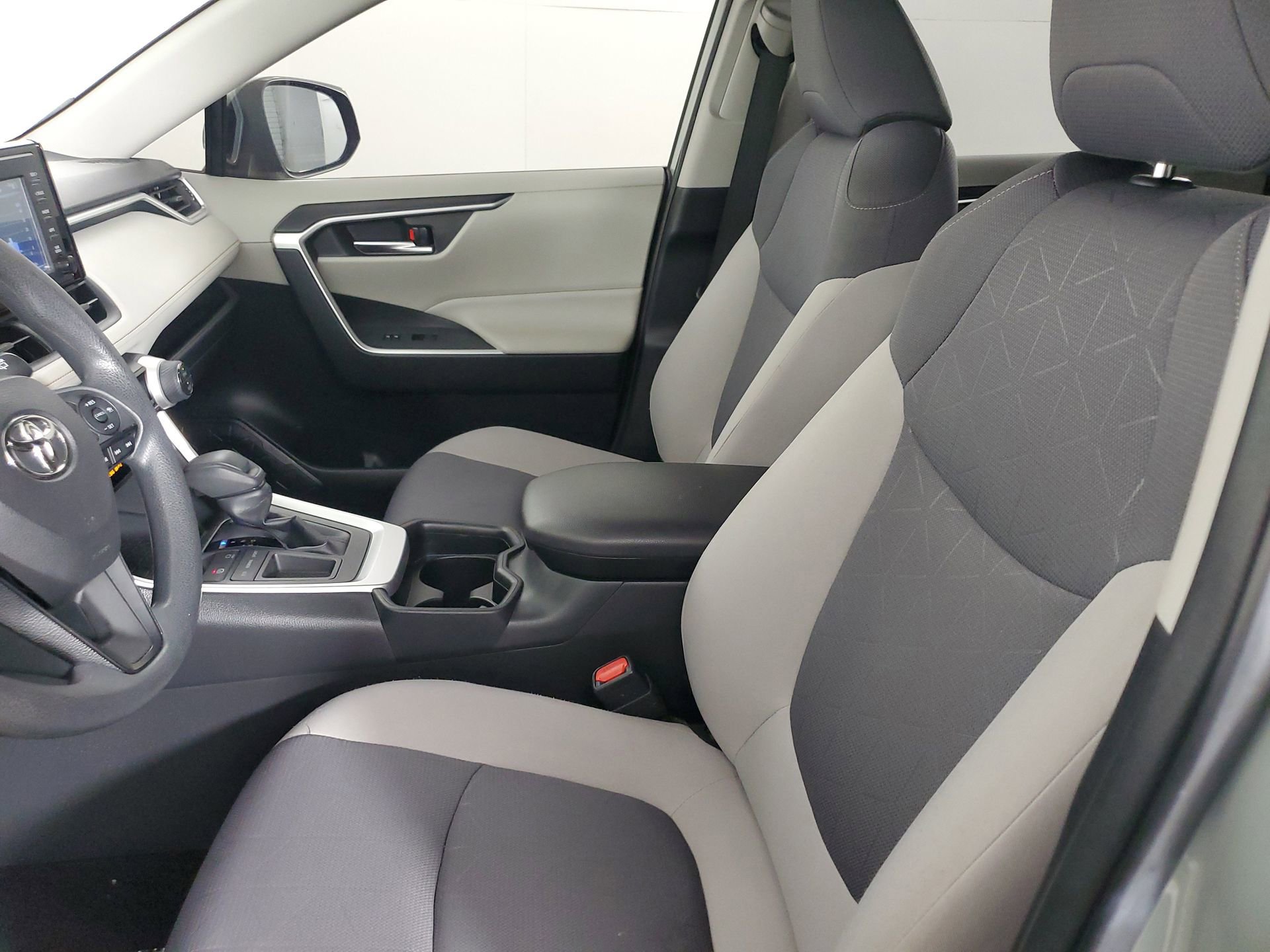 Used 2019 Toyota RAV4 XLE w/ Convenience Package image 28