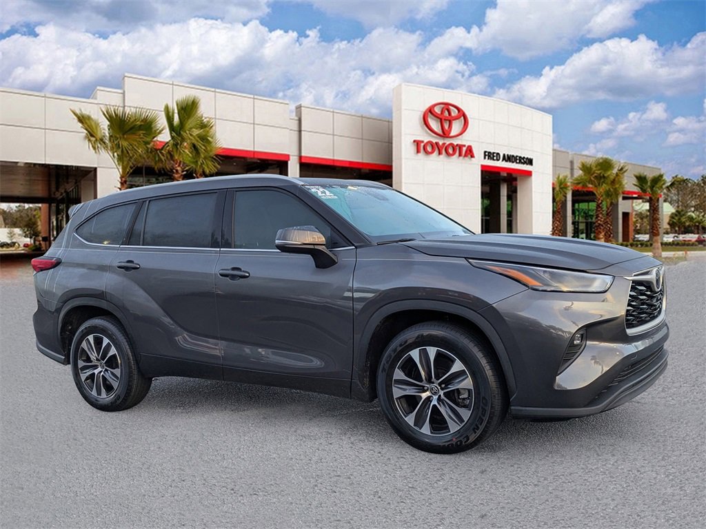 Used 2022 Toyota Highlander XLE image 1