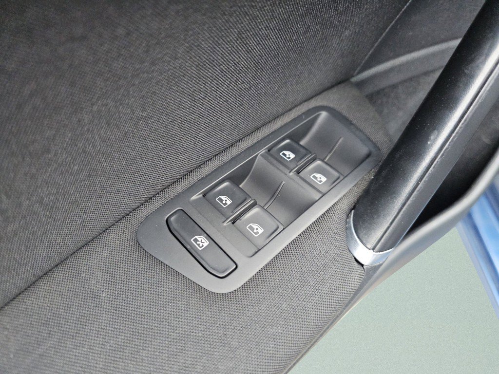 Used 2019 Volkswagen Golf S image 27