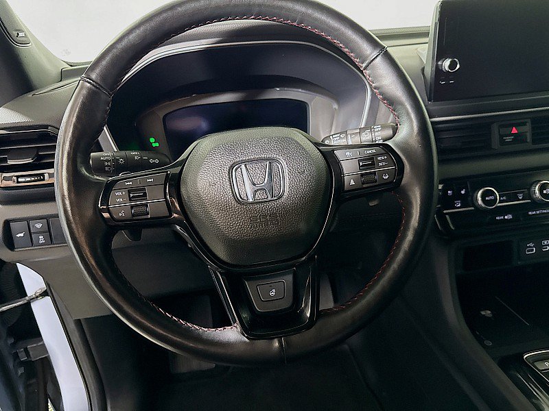 Used 2025 Honda Pilot Black Edition image 12