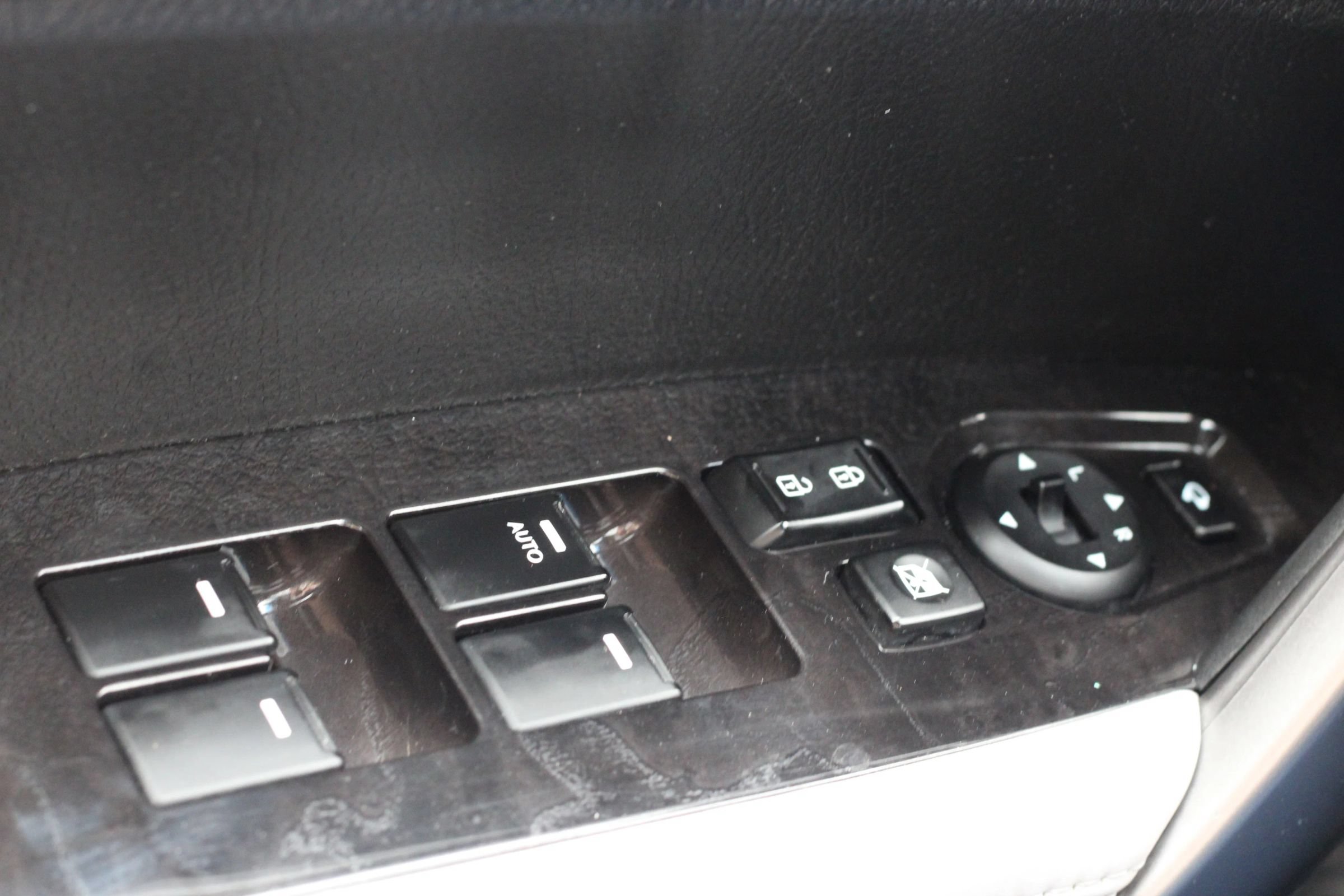 Used 2014 Kia Sorento SX w/ 3rd Row Package AWD/4WD image 23