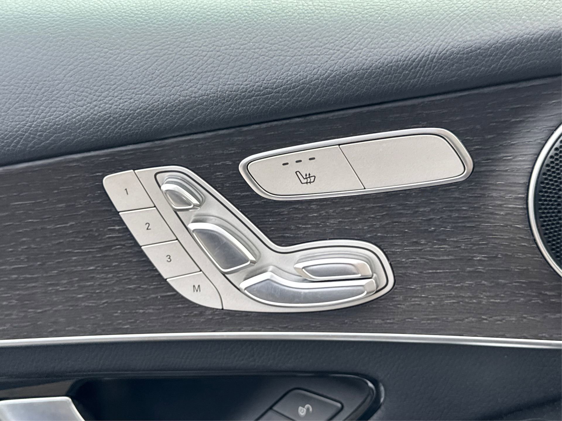 Used 2020 Mercedes-Benz GLC 300 4MATIC image 24