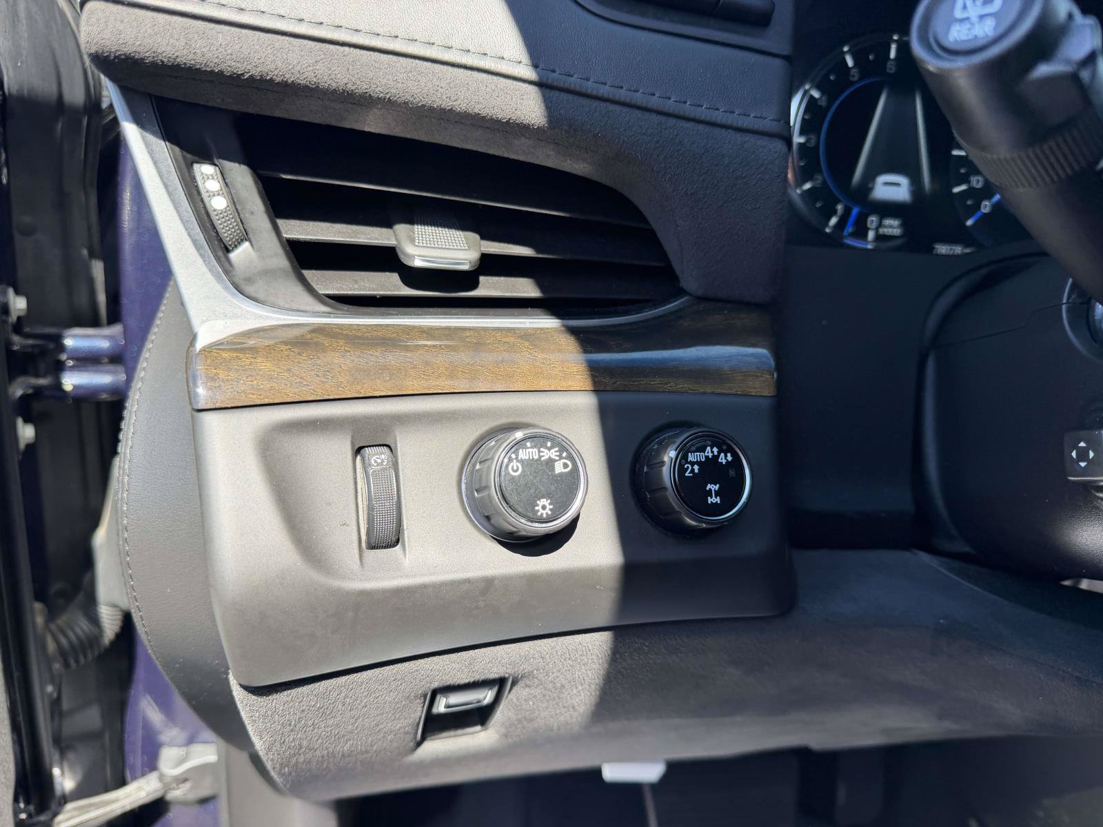 Certified 2020 Cadillac Escalade ESV Platinum AWD/4WD image 19
