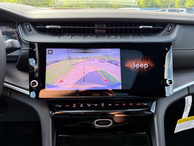 New 2026 Jeep Grand Cherokee Limited w/ Trailer Tow Package AWD/4WD image 19