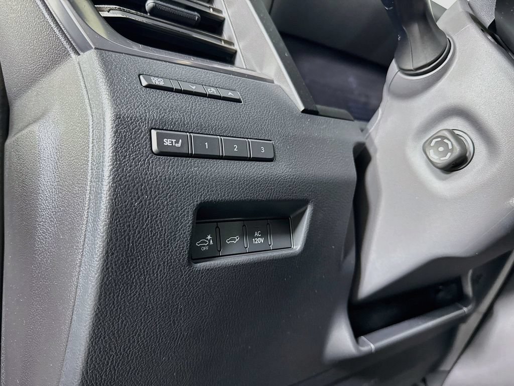 Used 2024 Lexus GX 550 w/ Accessory Package (2T) AWD/4WD image 10