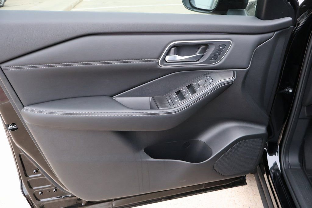 New 2026 Nissan Rogue Platinum w/ Platinum Premium Package image 12