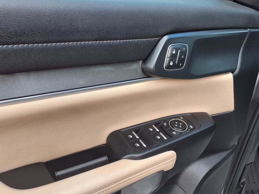 Used 2024 Ford Ranger Lariat w/ Trailer Tow Package image 11