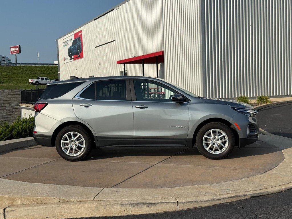 Used 2024 Chevrolet Equinox LT w/ LPO, Floor Liner Package FWD image 2