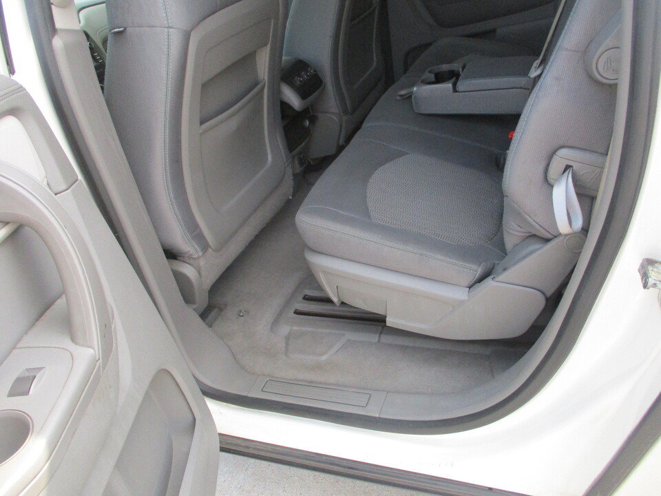 Used 2015 Chevrolet Traverse LT w/ Style and Technology Package FWD image 24