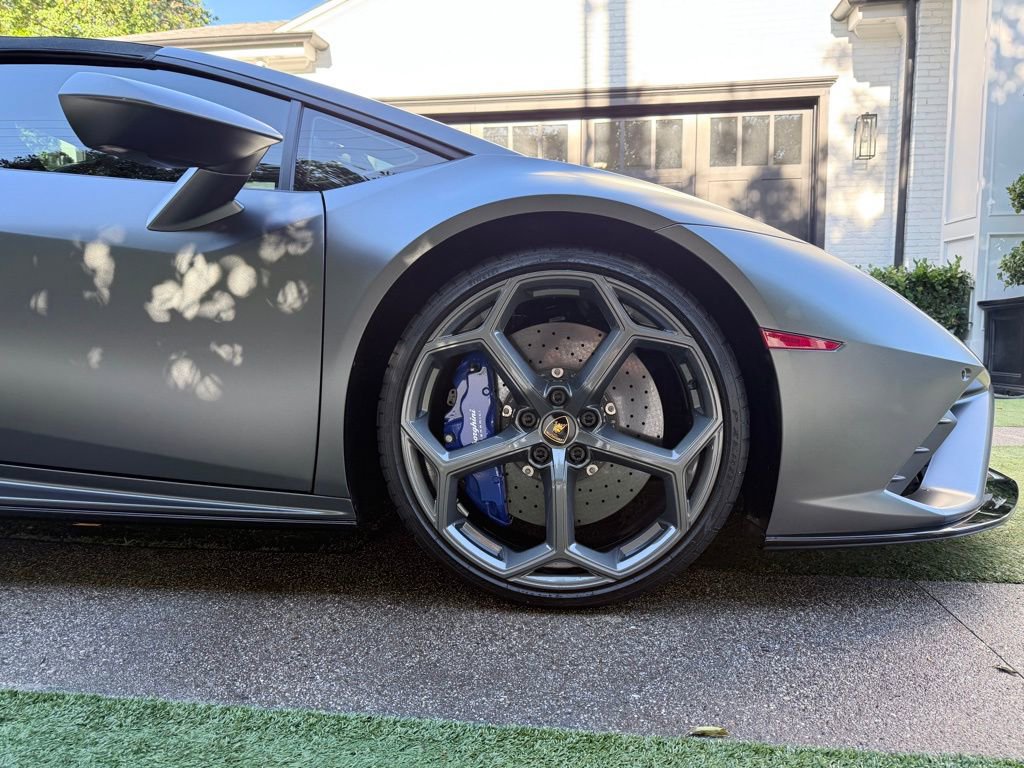 Used 2023 Lamborghini Huracan EVO image 19