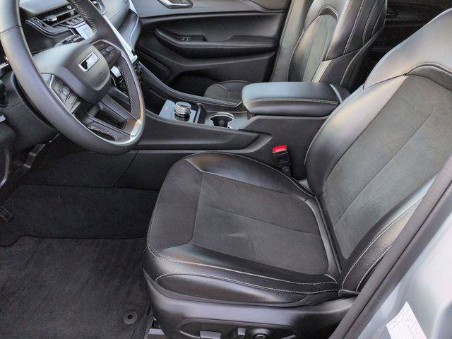 Certified 2024 Jeep Grand Cherokee Altitude image 11