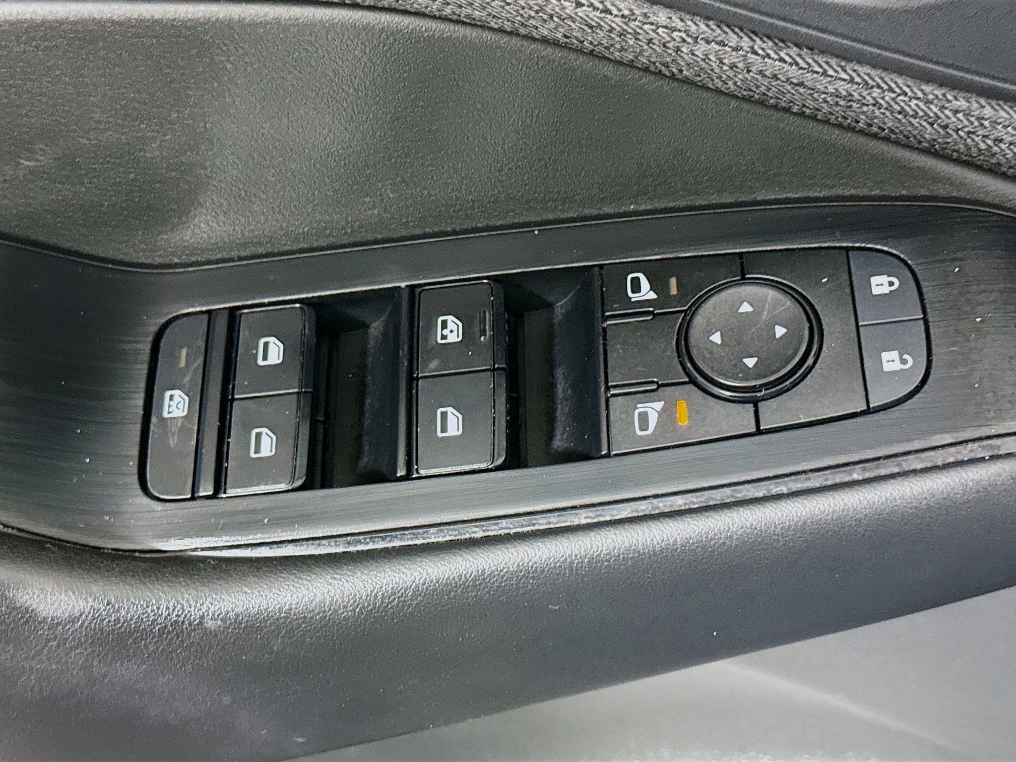 Used 2023 Nissan Rogue S image 24