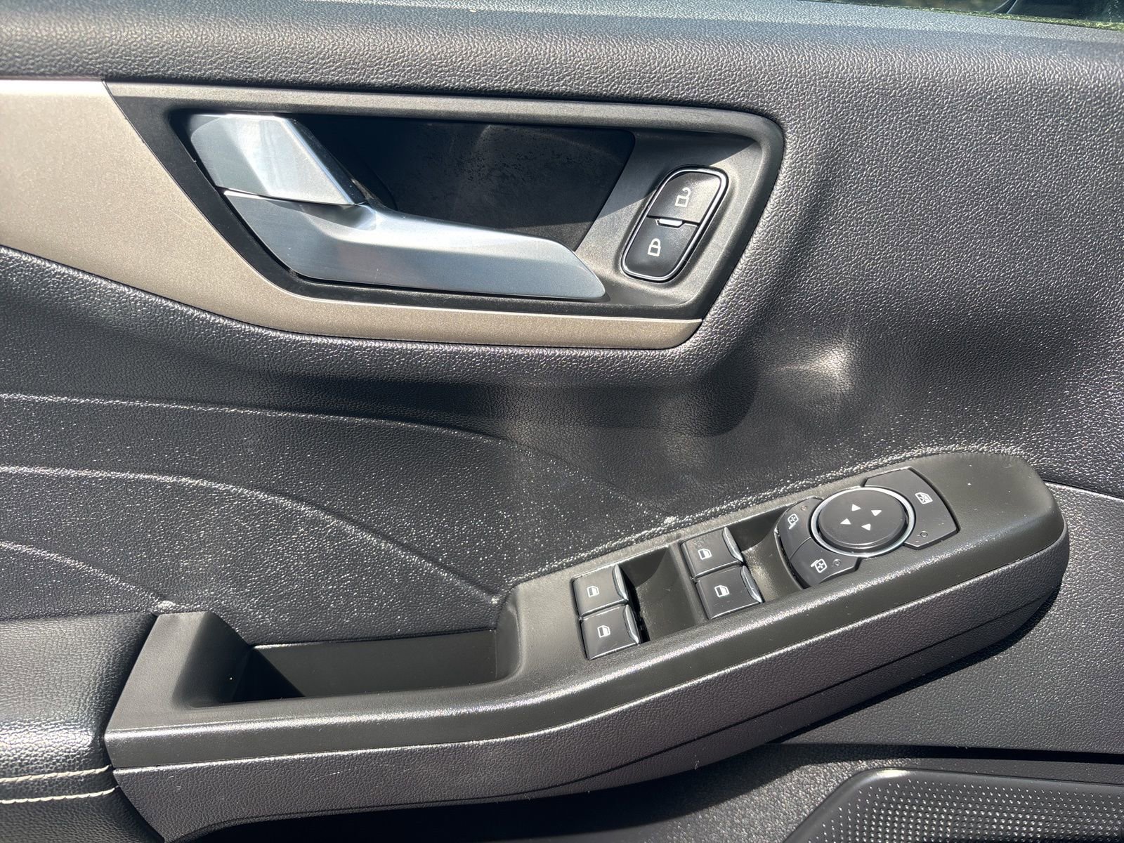 Used 2022 Ford Escape SEL image 27