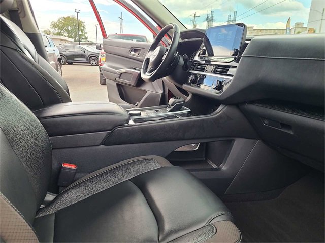 Used 2022 Nissan Pathfinder SL w/ SL Black Package image 17