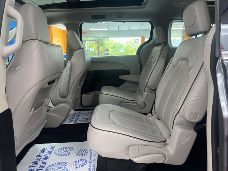 Used 2019 Chrysler Pacifica Limited FWD image 17
