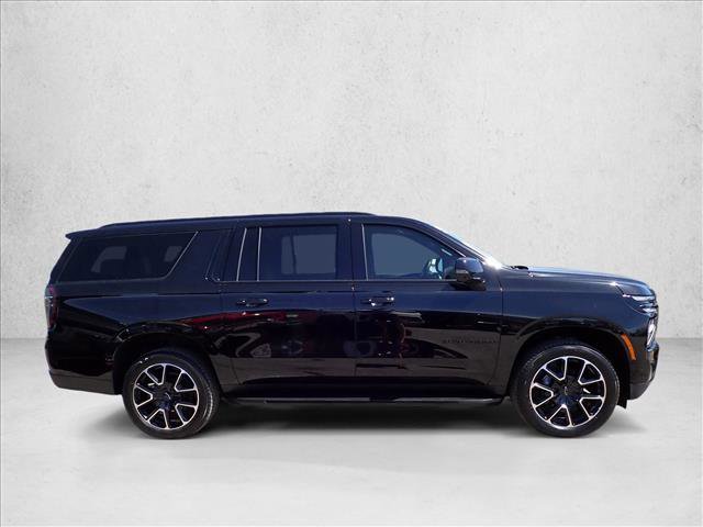 Used 2025 Chevrolet Suburban RST w/ Advanced Technology Package AWD/4WD video 4