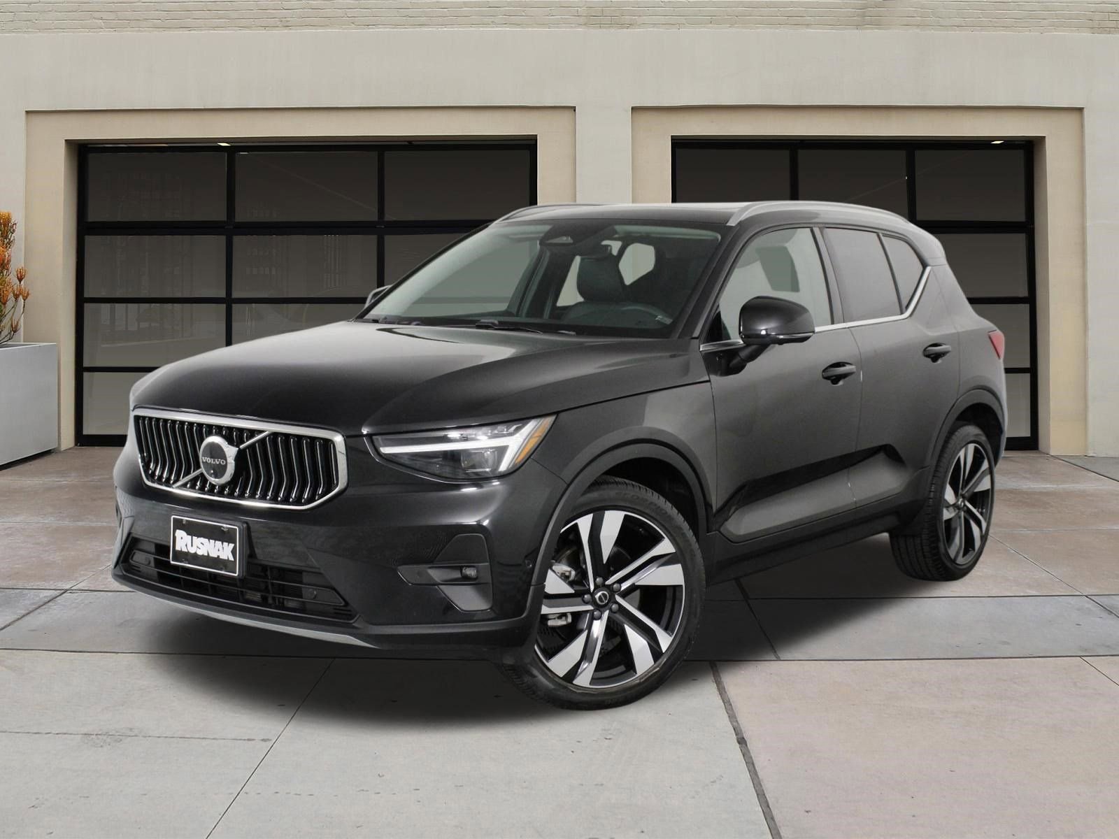 Used 2023 Volvo XC40 B5 Ultimate w/ Climate Package AWD/4WD image 3