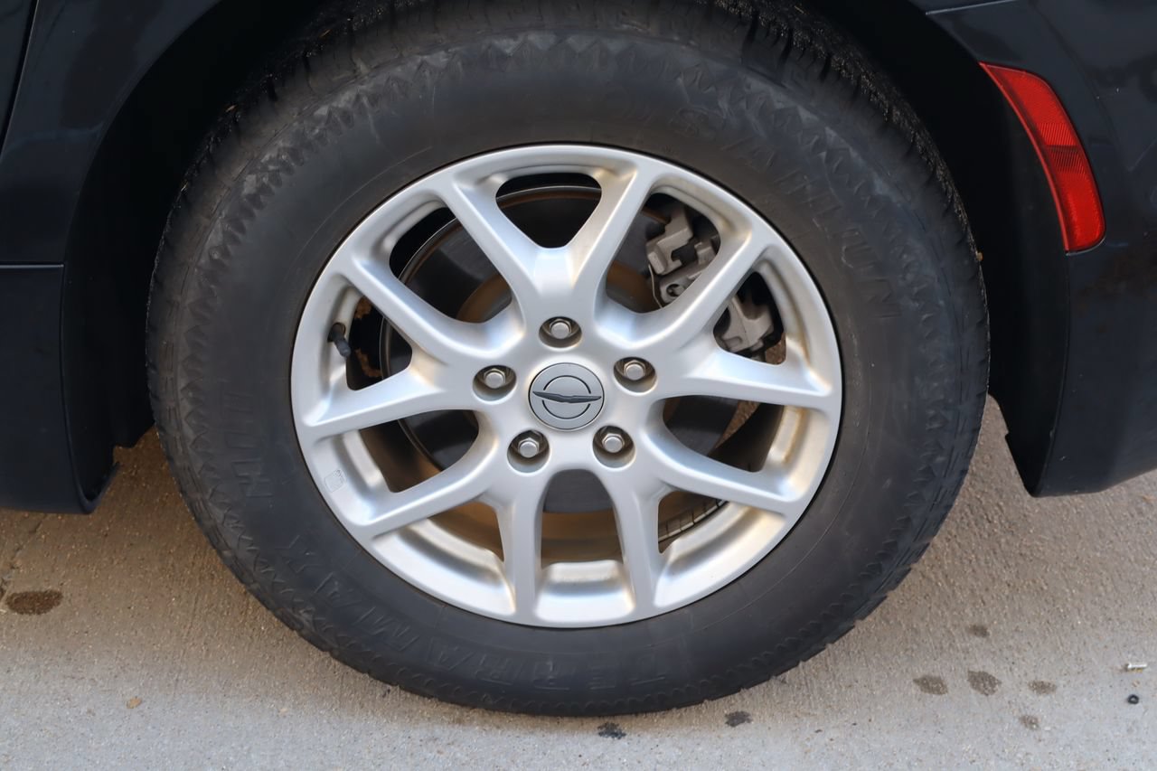 Used 2023 Chrysler Pacifica Touring-L FWD image 28