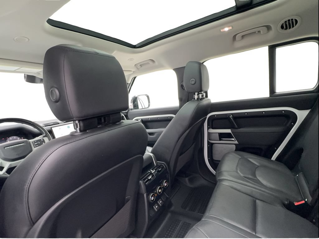 Used 2023 Land Rover Defender 130 SE AWD/4WD image 23