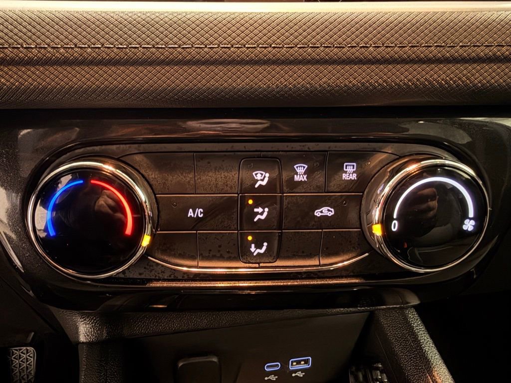 Used 2025 Chevrolet TrailBlazer LT image 28