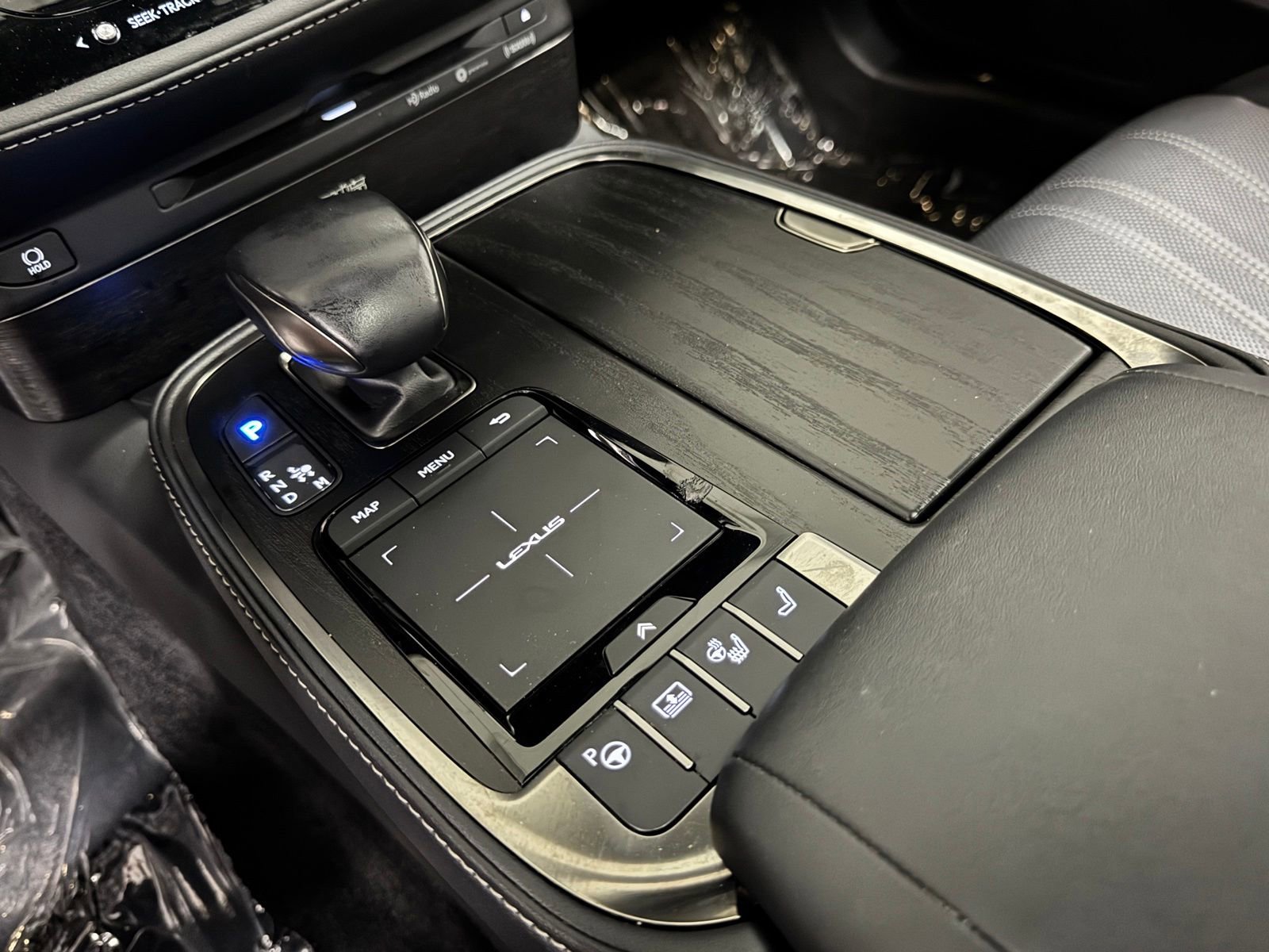 Used 2022 Lexus LS 500h AWD w/ Luxury Package image 36
