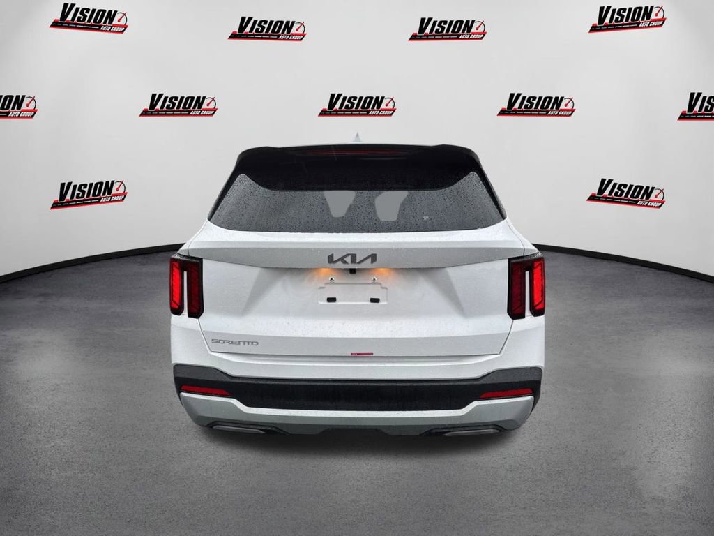Certified 2025 Kia Sorento LX image 6