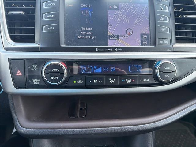 Used 2019 Toyota Highlander XLE AWD/4WD image 18