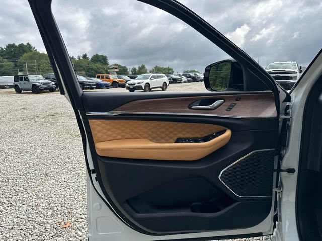 Certified 2025 Jeep Grand Cherokee L Summit w/ Advanced Protech Group IV AWD/4WD image 30
