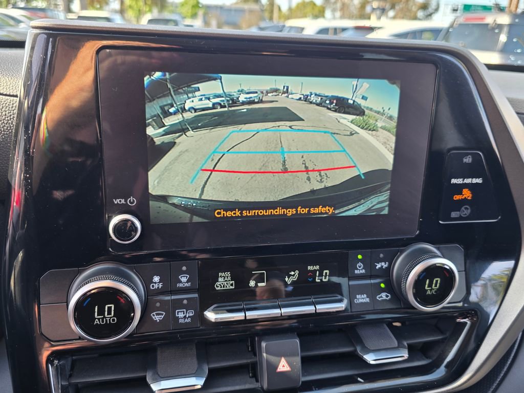 Used 2023 Toyota Highlander LE AWD/4WD image 32