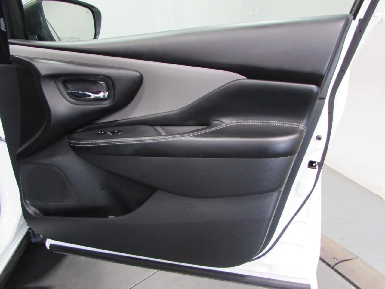 Used 2023 Nissan Murano SV w/ SV Midnight Edition Package AWD/4WD image 16