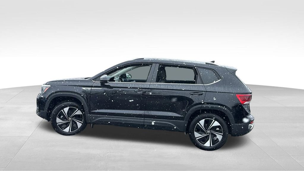 Used 2024 Volkswagen Taos SE AWD/4WD image 4