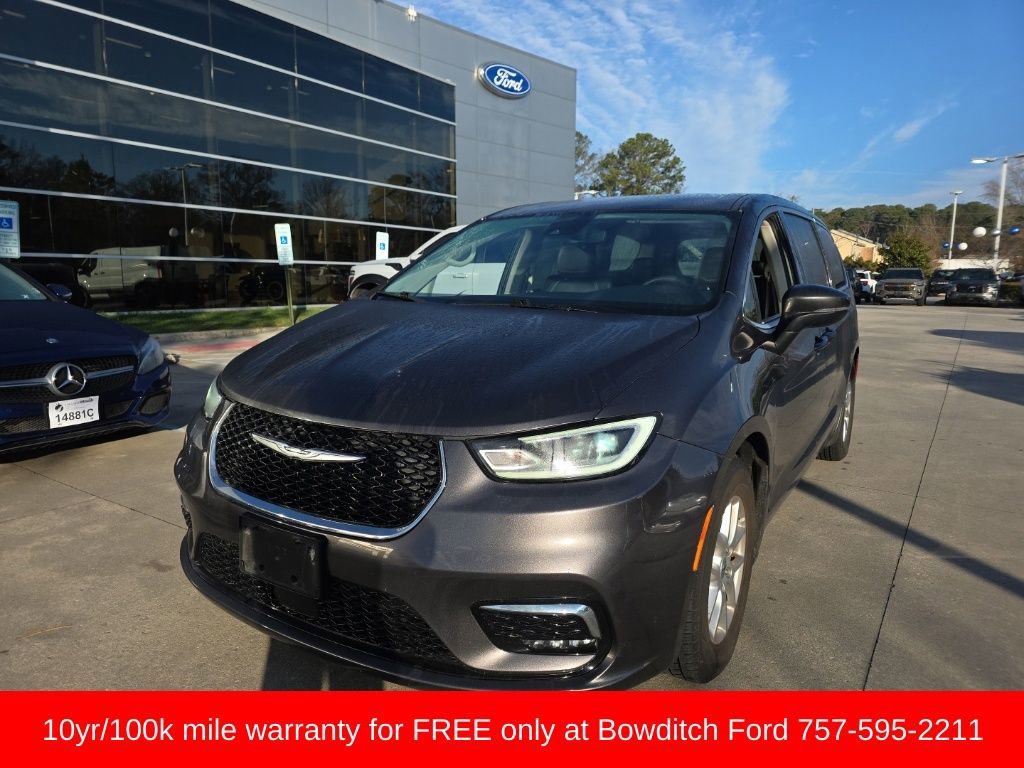 Used 2023 Chrysler Pacifica Touring-L image 1