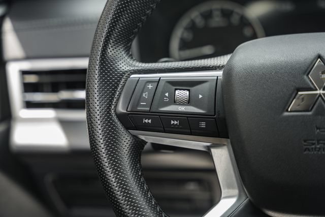 Used 2024 Mitsubishi Outlander SE FWD image 36