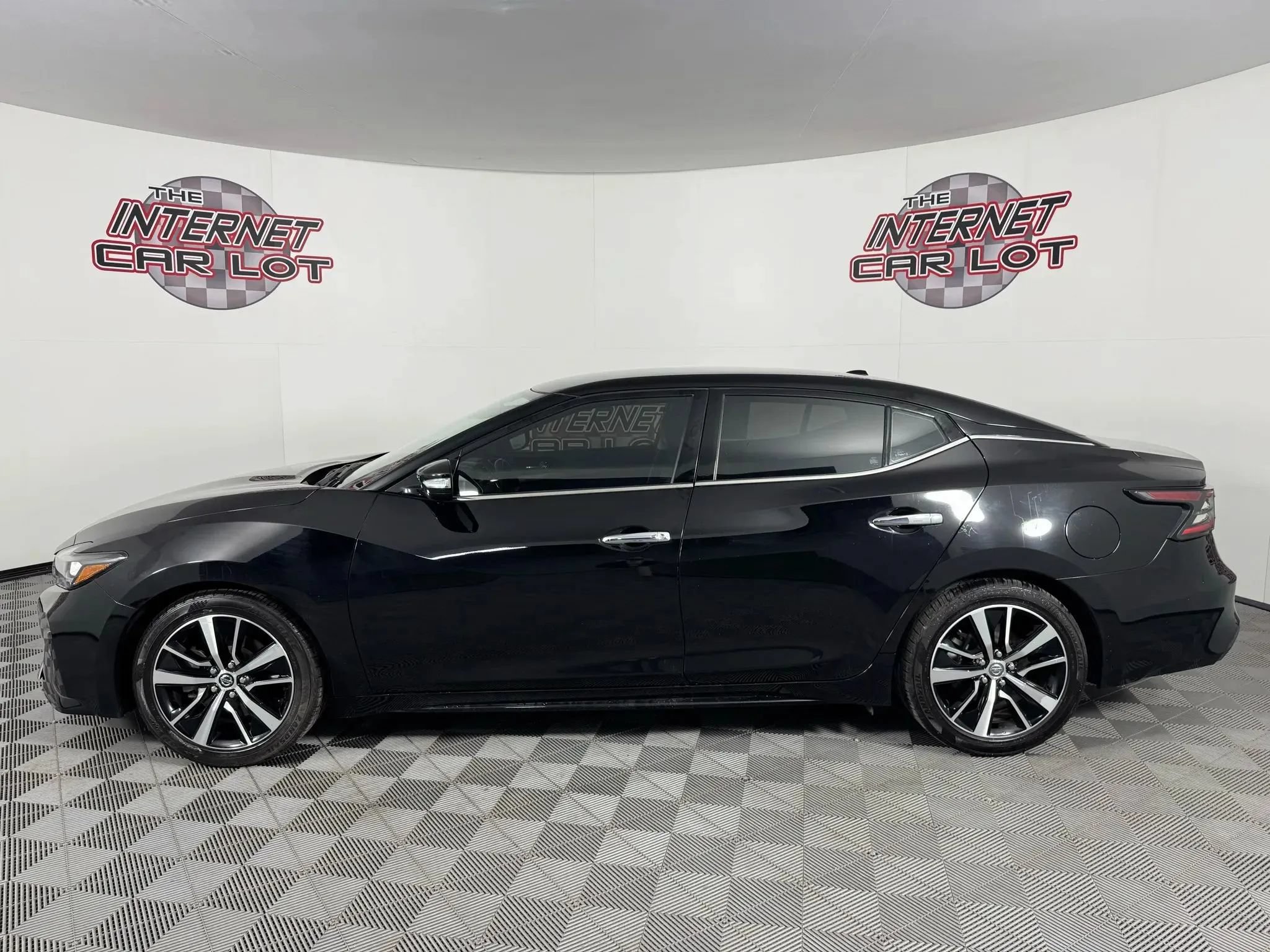 Used 2023 Nissan Maxima SV w/ Floor Mat Group FWD image 4