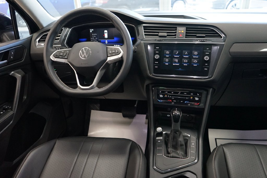 Used 2022 Volkswagen Tiguan SE FWD image 12